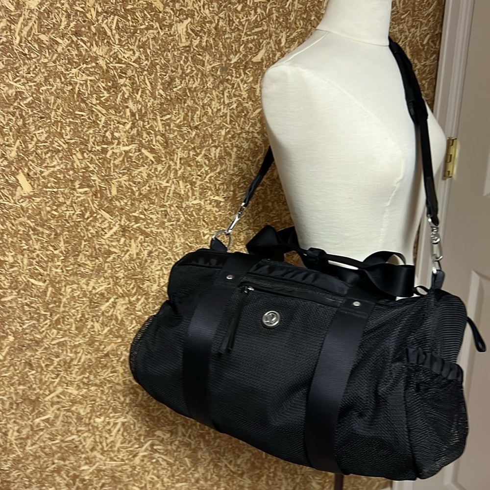 Lululemon weekender tote